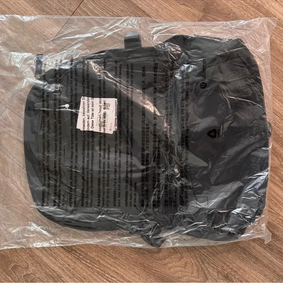 lululemon athletica Crew 22L Black Backpack - Picture 5 of 6